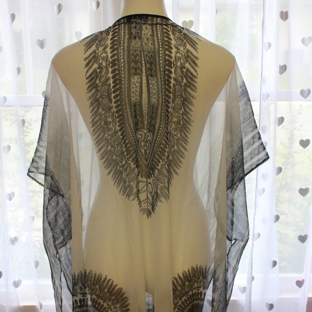 #514 Peter Nygard White & Black Embellished Shawl (Guestimated Size 16) - Picture 5 of 10